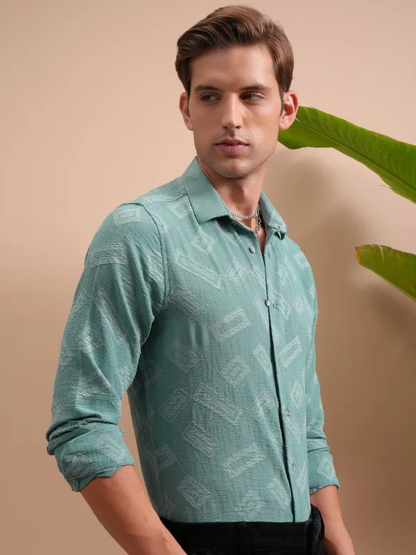 Locomotive Men Sage Textured Slim Fit Casual Shirts