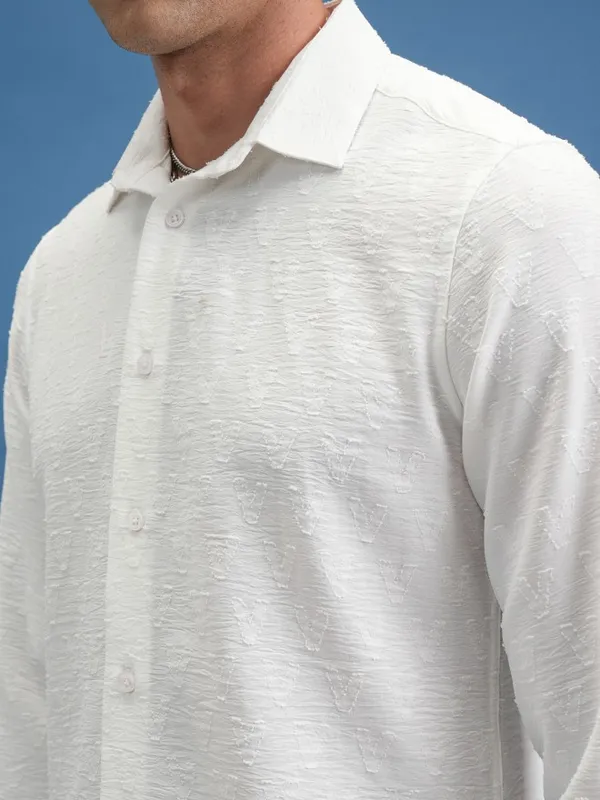 Locomotive Men White Textured Slim Fit Casual Shirt