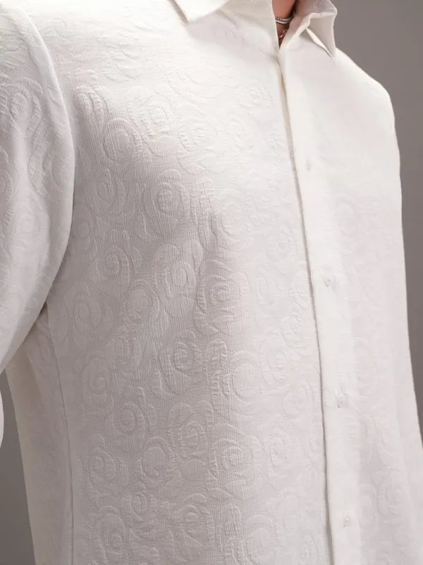 Locomotive Men White Textured Slim Fit Casual Shirt
