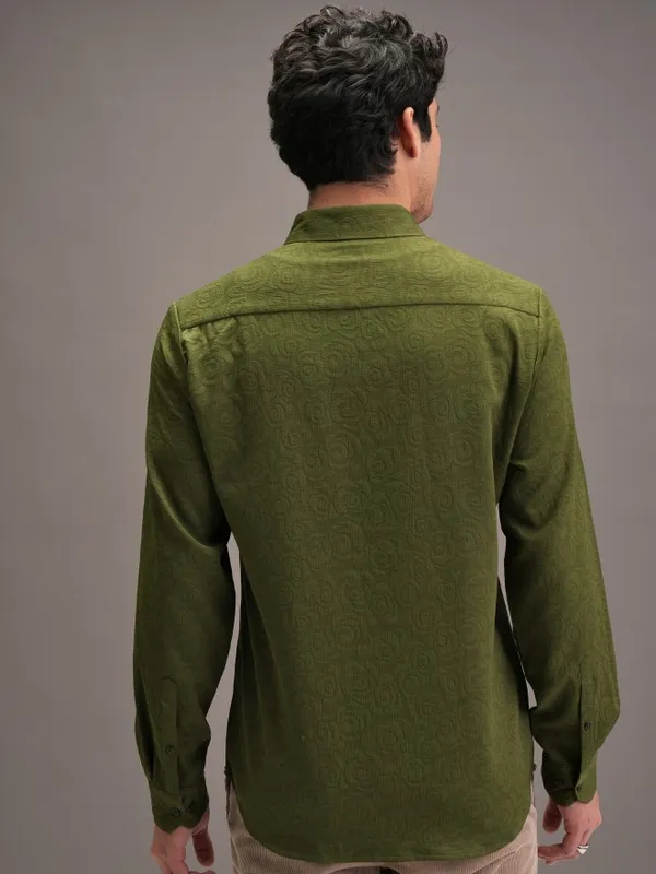 Locomotive Men Olive Textured Slim Fit Casual Shirt