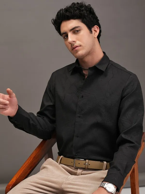 Locomotive Men Black Textured Slim Fit Casual Shirt