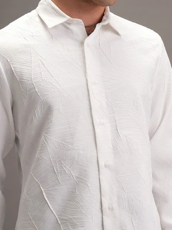 Men Slim Fit Casual Shirt