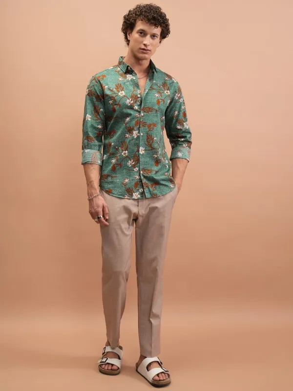  Highlander Men Green Printed Slim Fit Casual Shirts