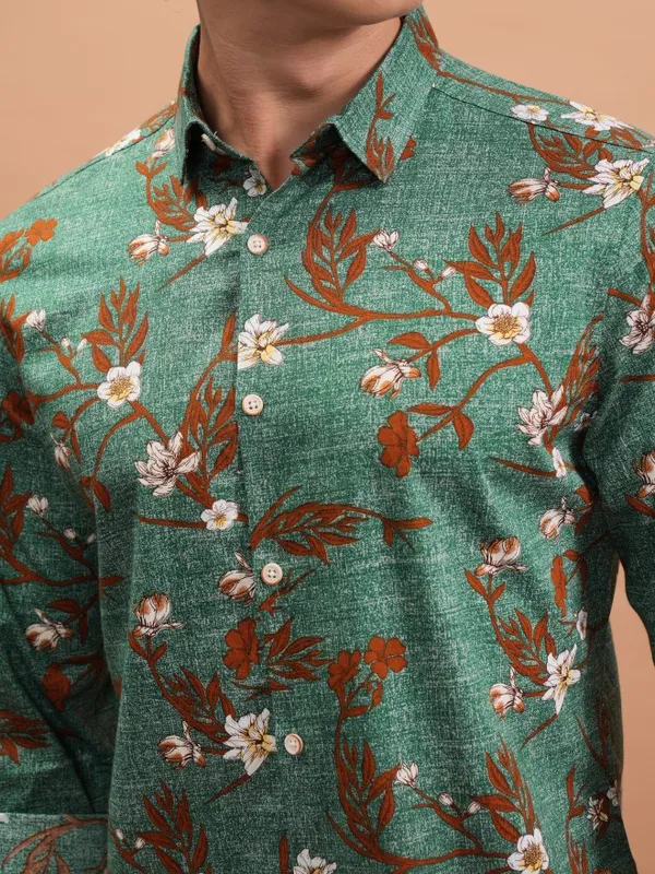  Highlander Men Green Printed Slim Fit Casual Shirts