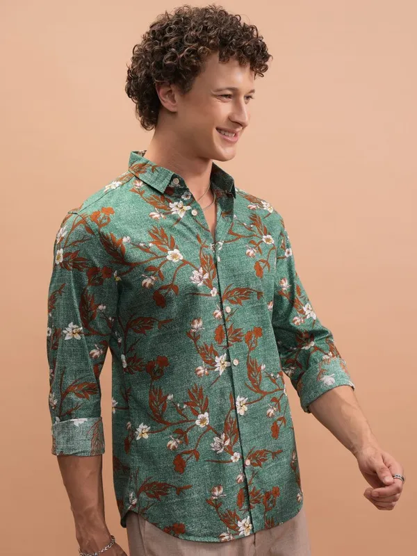  Highlander Men Green Printed Slim Fit Casual Shirts