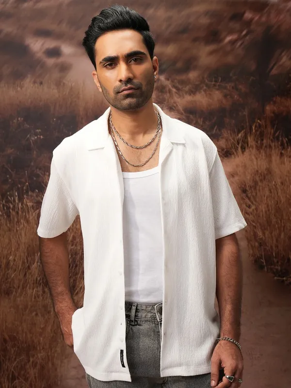  Locomotive Men White Self Design Relaxed Fit Casual Shirts
