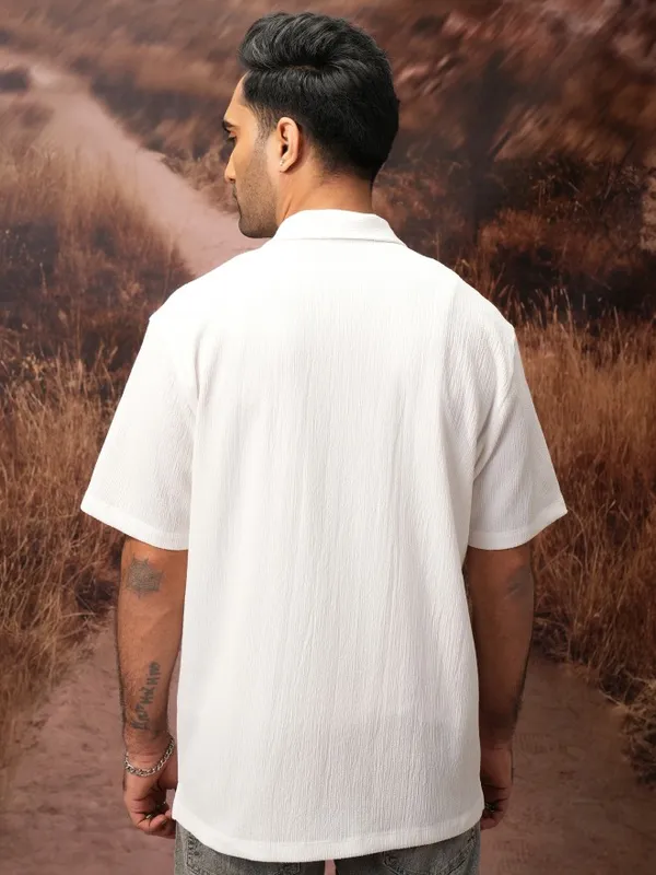  Locomotive Men White Self Design Relaxed Fit Casual Shirts