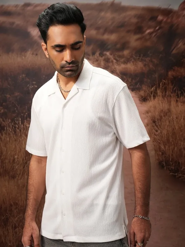 Locomotive Men White Self Design Relaxed Fit Casual Shirts