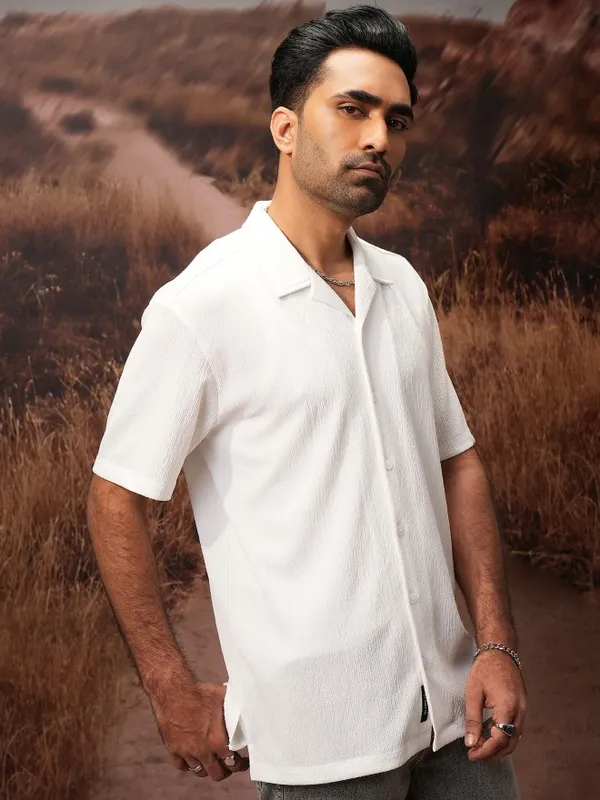  Locomotive Men White Self Design Relaxed Fit Casual Shirts