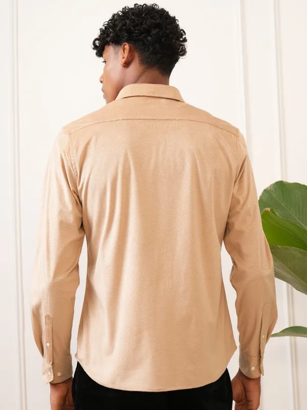  Locomotive Men Beige Textured Slim Fit Casual Shirts