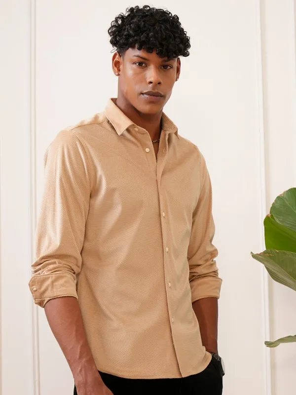  Locomotive Men Beige Textured Slim Fit Casual Shirts