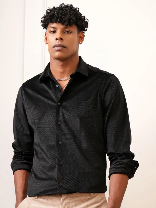 Locomotive Men Black Textured Slim Fit Casual Shirt