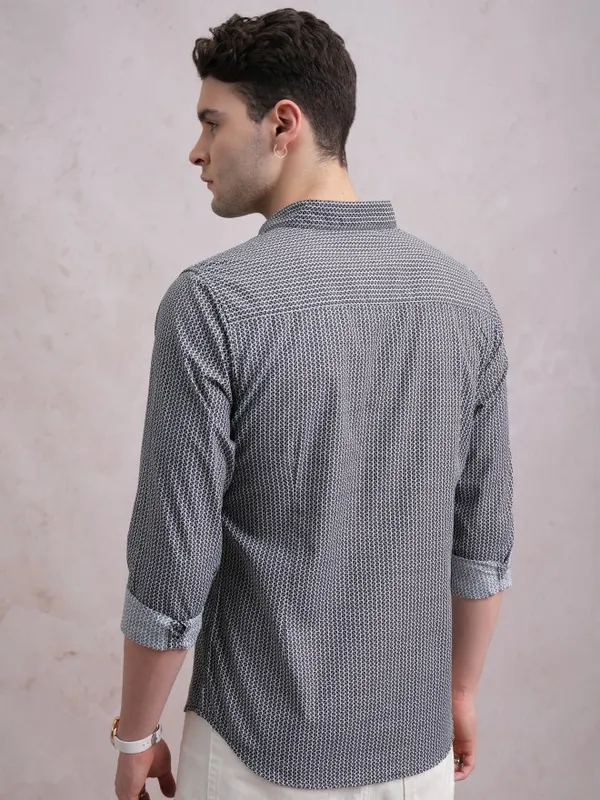 Highlander Men Black Printed Slim Fit Casual Shirts