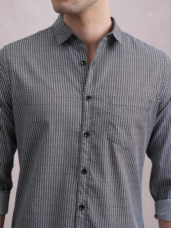 Highlander Men Black Printed Slim Fit Casual Shirts