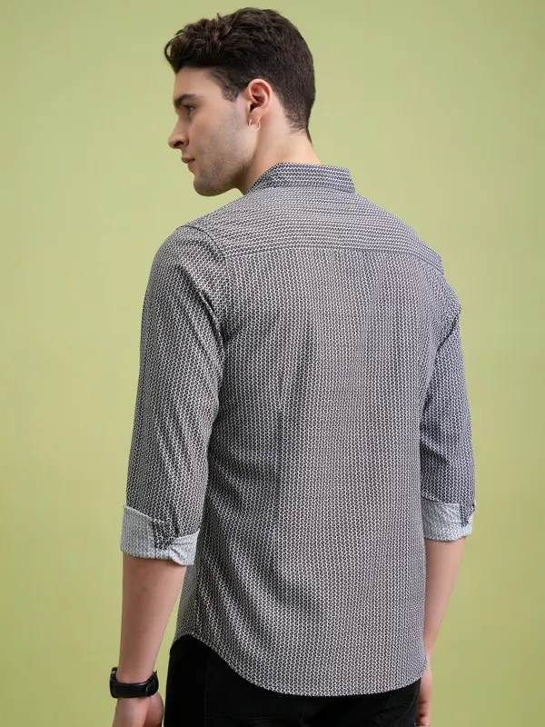 Highlander Men Black Printed Slim Fit Casual Shirts