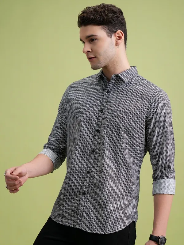 Highlander Men Black Printed Slim Fit Casual Shirts