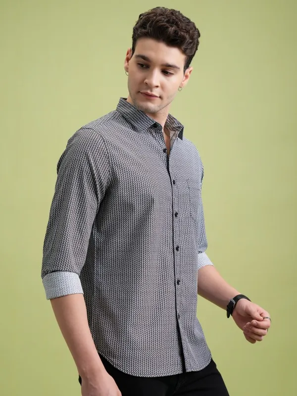 Highlander Men Black Printed Slim Fit Casual Shirts