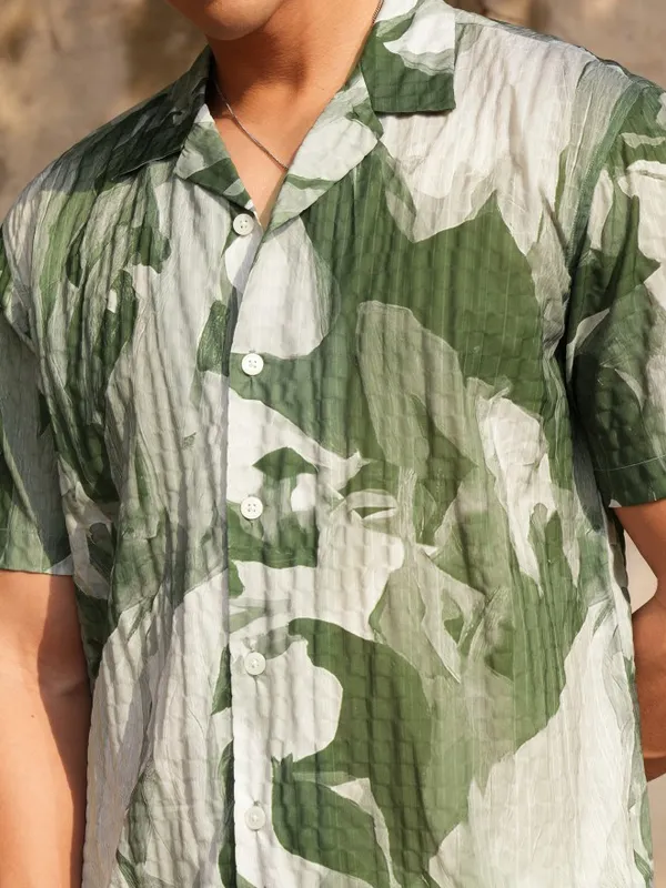  Locomotive Men Olive Printed Relaxed Fit Casual Shirts