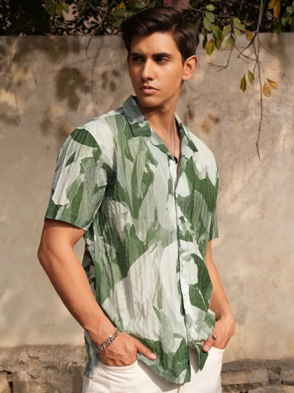  Locomotive Men Olive Printed Relaxed Fit Casual Shirts