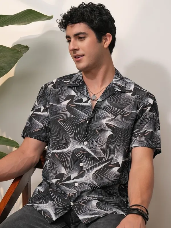  Locomotive Men Black Printed Relaxed Fit Casual Shirts