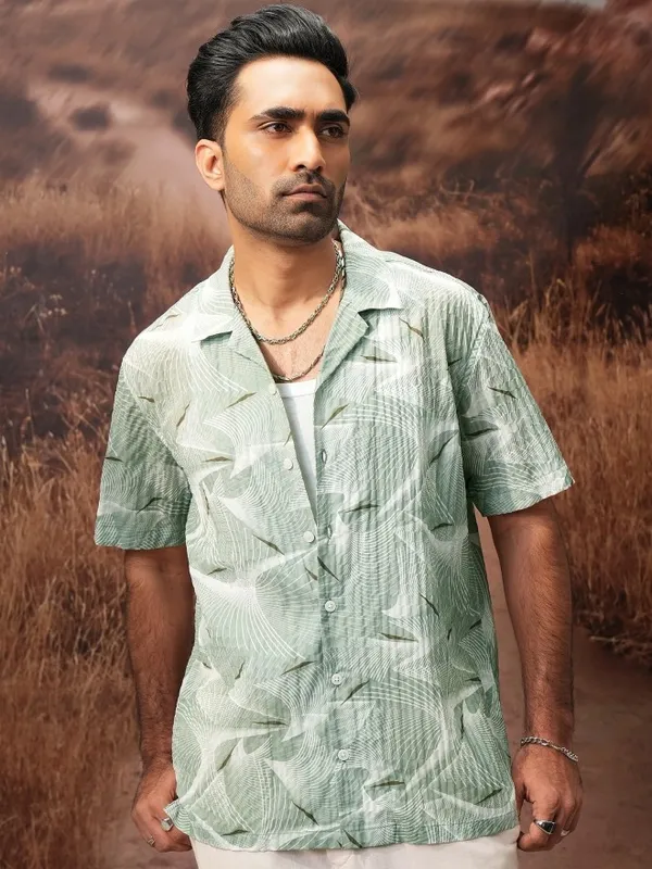  Locomotive Men Green Printed Relaxed Fit Casual Shirts