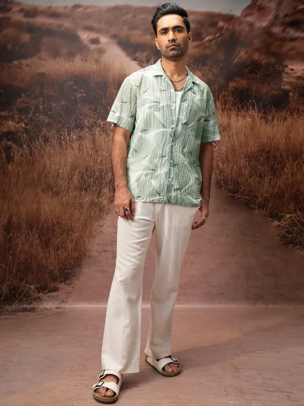  Locomotive Men Green Printed Relaxed Fit Casual Shirts