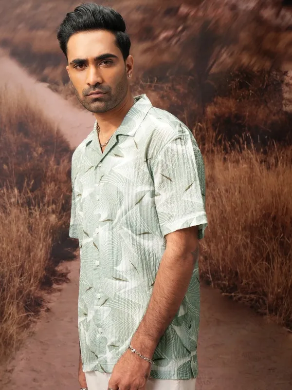  Locomotive Men Green Printed Relaxed Fit Casual Shirts