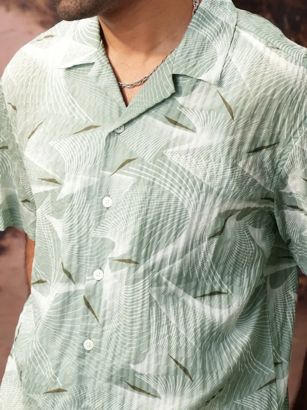  Locomotive Men Green Printed Relaxed Fit Casual Shirts