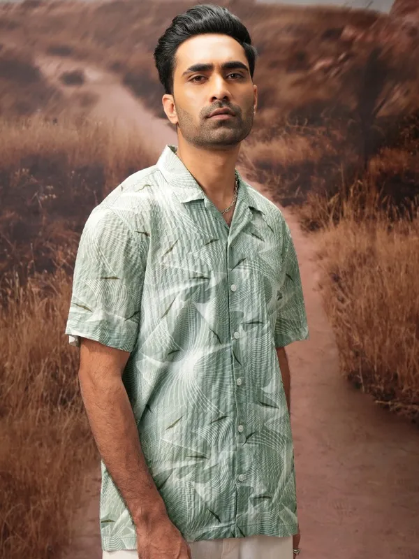  Locomotive Men Green Printed Relaxed Fit Casual Shirts