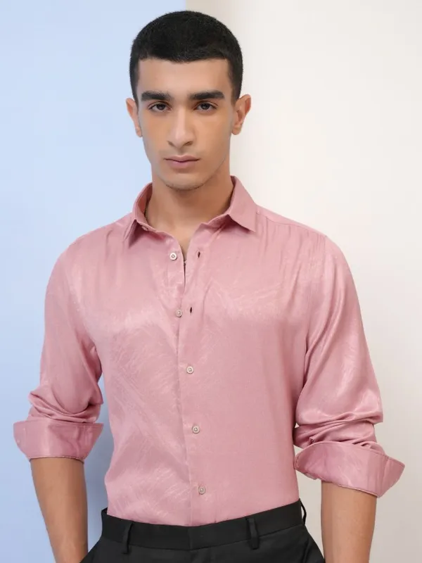 Highlander Men Pink Textured Slim Fit Casual Shirt