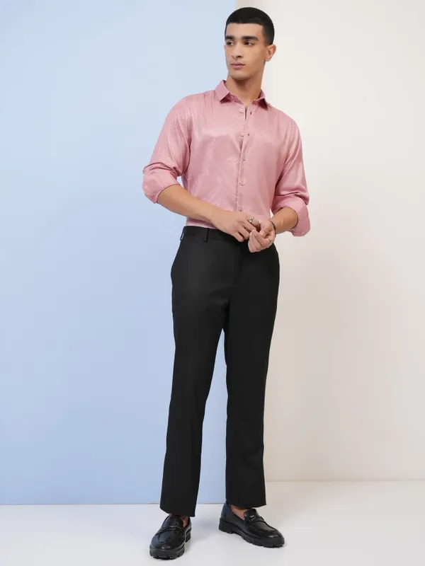 Highlander Men Pink Textured Slim Fit Casual Shirt
