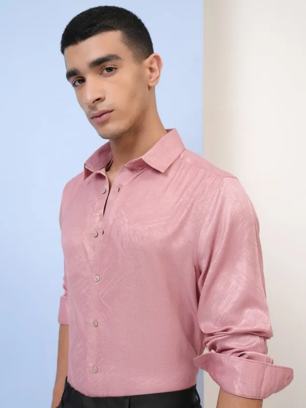Highlander Men Pink Textured Slim Fit Casual Shirt
