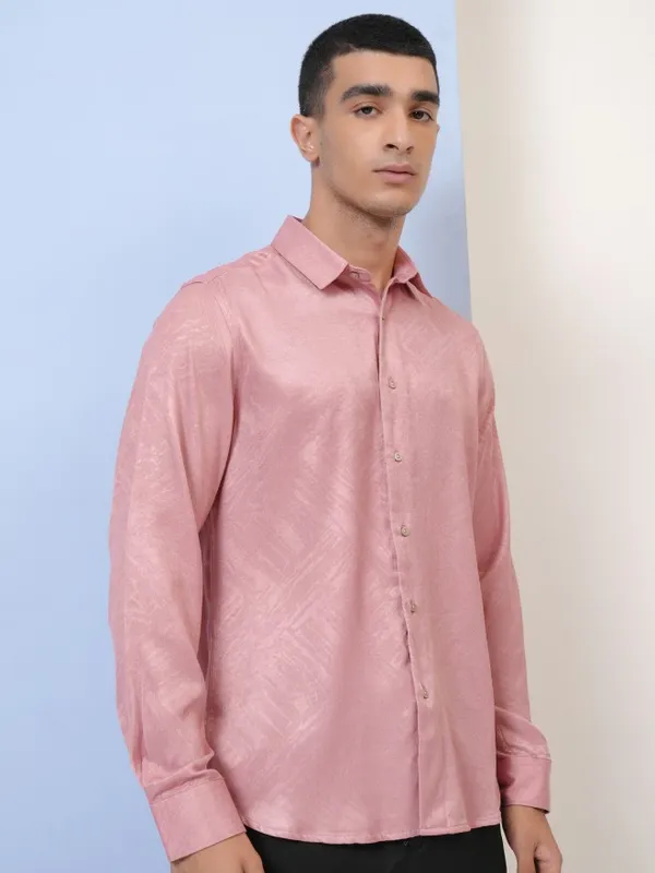 Highlander Men Pink Textured Slim Fit Casual Shirt