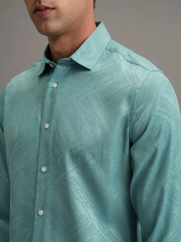 Men Slim Fit Casual Shirt