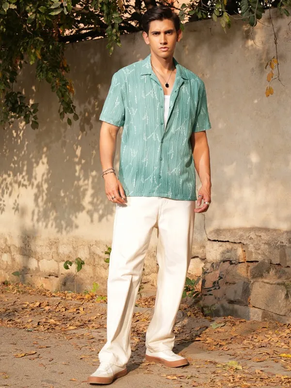  Locomotive Men Green Printed Relaxed Fit Casual Shirts