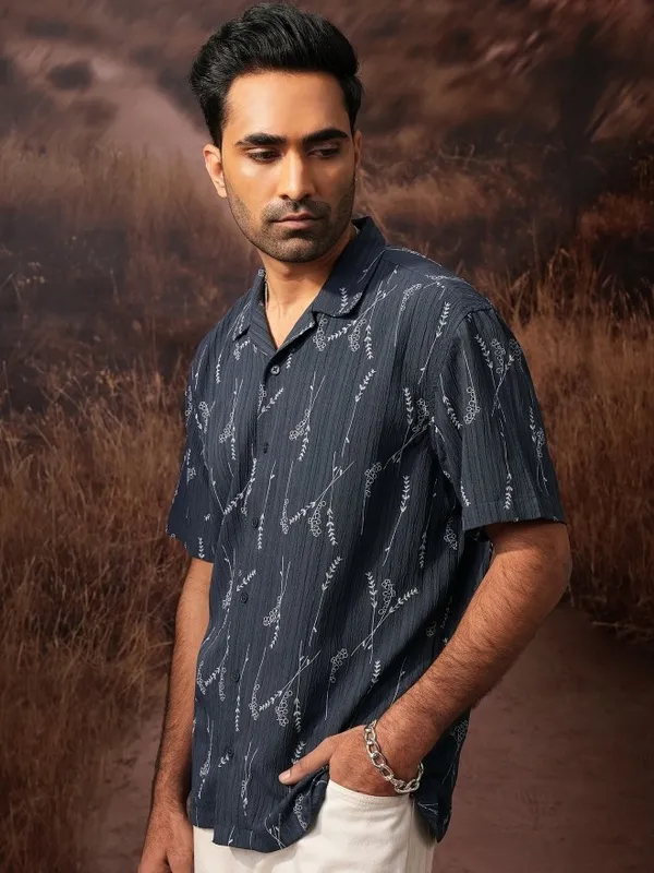  Locomotive Men Navy Blue Printed Relaxed Fit Casual Shirts