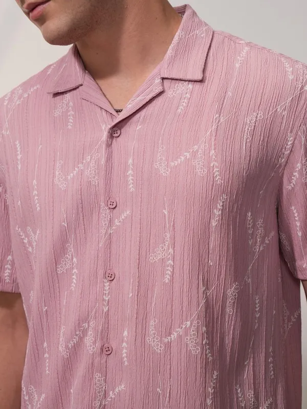  Locomotive Men Pink Printed Relaxed Fit Casual Shirts