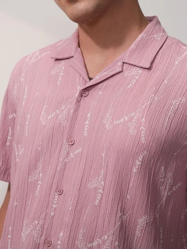  Locomotive Men Pink Printed Relaxed Fit Casual Shirts