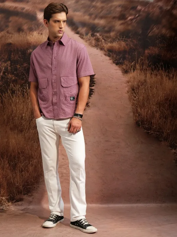  Locomotive Men Pink Solid Oversized Fit Casual Shirts