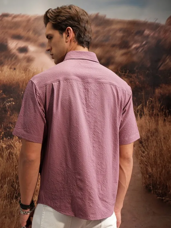  Locomotive Men Pink Solid Oversized Fit Casual Shirts