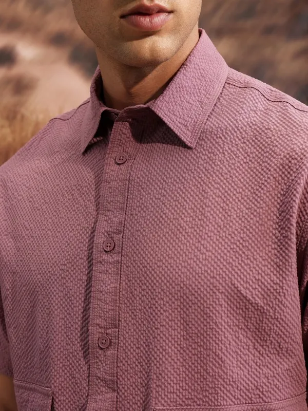  Locomotive Men Pink Solid Oversized Fit Casual Shirts