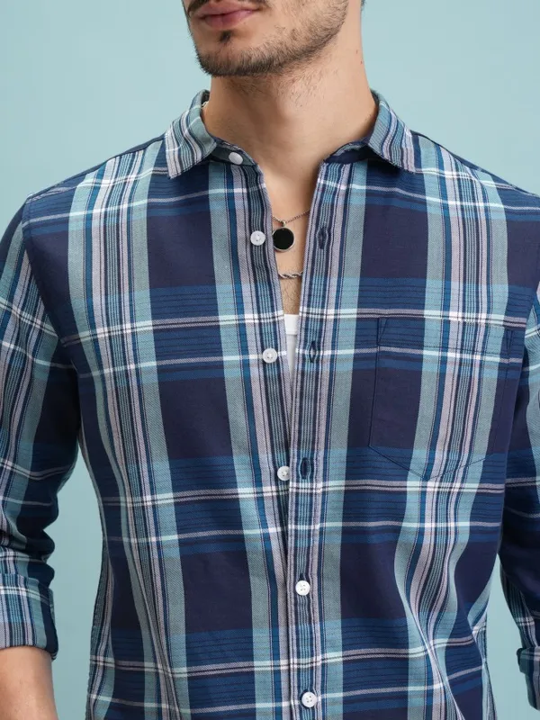  Highlander Men Navy Blue Checked Slim Fit Casual Shirts