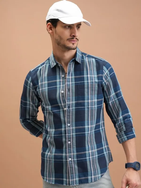  Highlander Men Navy Blue Checked Slim Fit Casual Shirts