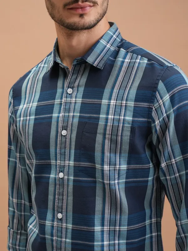  Highlander Men Navy Blue Checked Slim Fit Casual Shirts