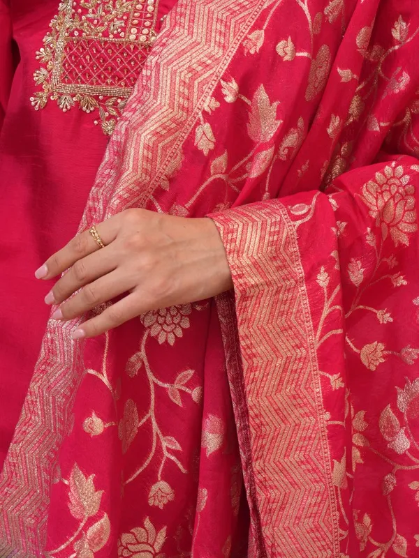  Vishudh Women Red Printed Kurta Sets