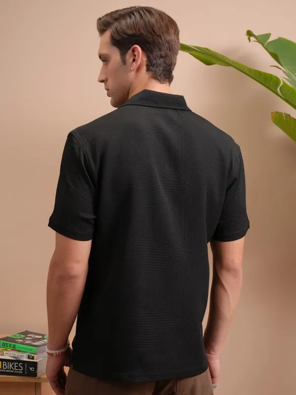  Locomotive Men Black Solid Regular Fit Casual Shirts
