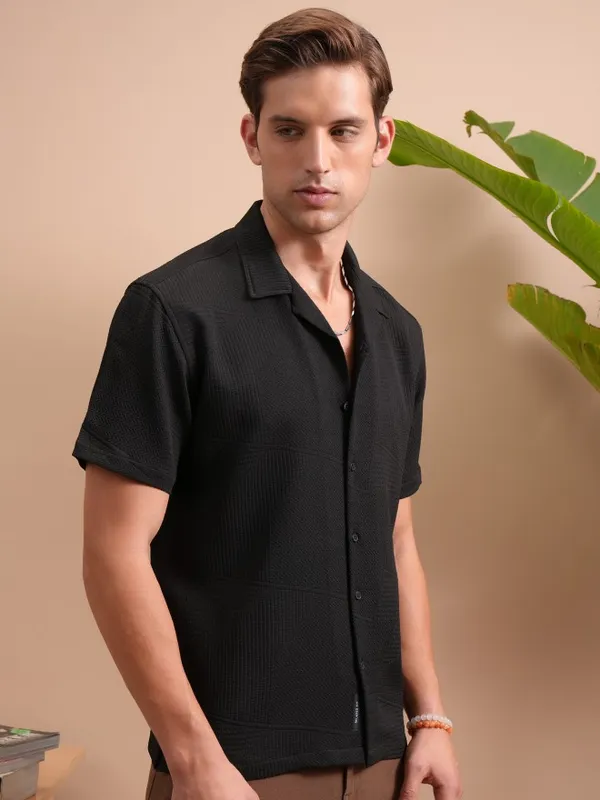  Locomotive Men Black Solid Regular Fit Casual Shirts