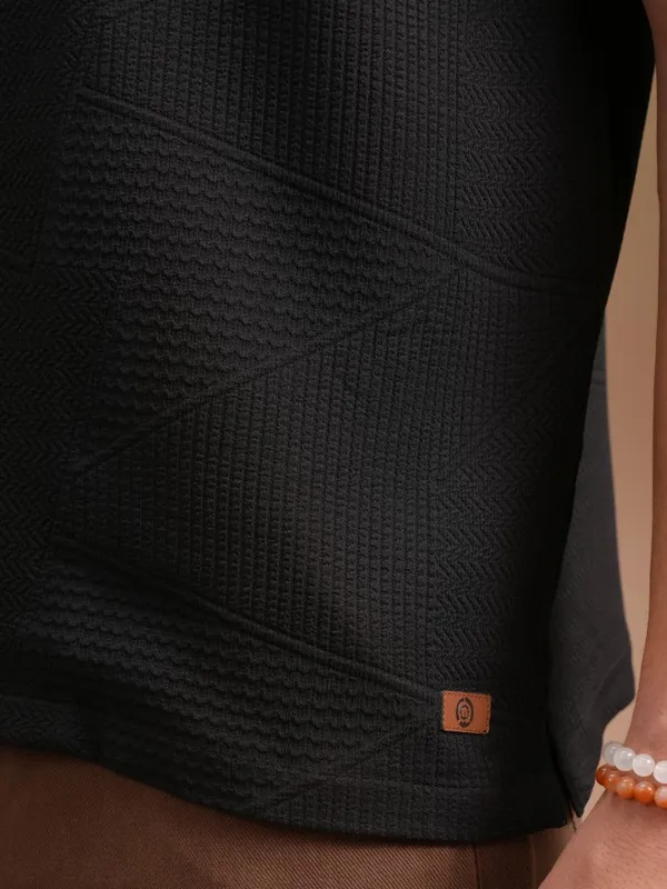  Locomotive Men Black Solid Regular Fit Casual Shirts