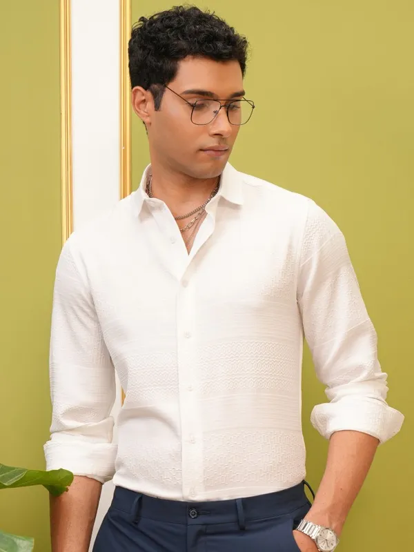 Locomotive Men White Textured Slim Fit Casual Shirt