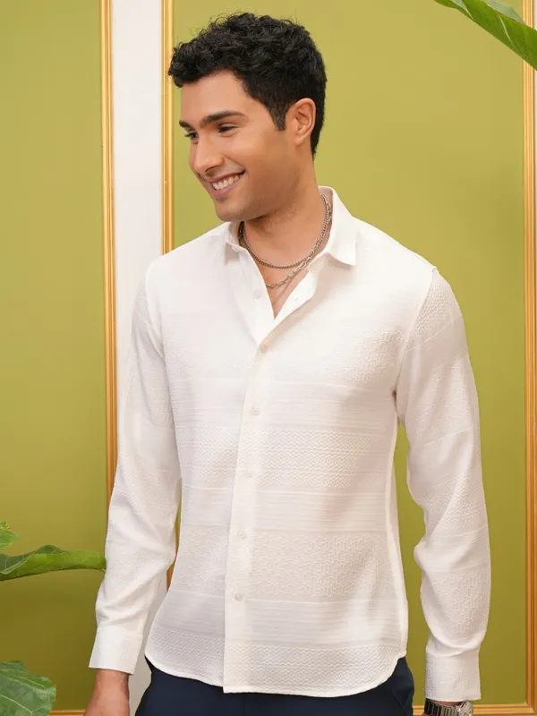 Locomotive Men White Textured Slim Fit Casual Shirt